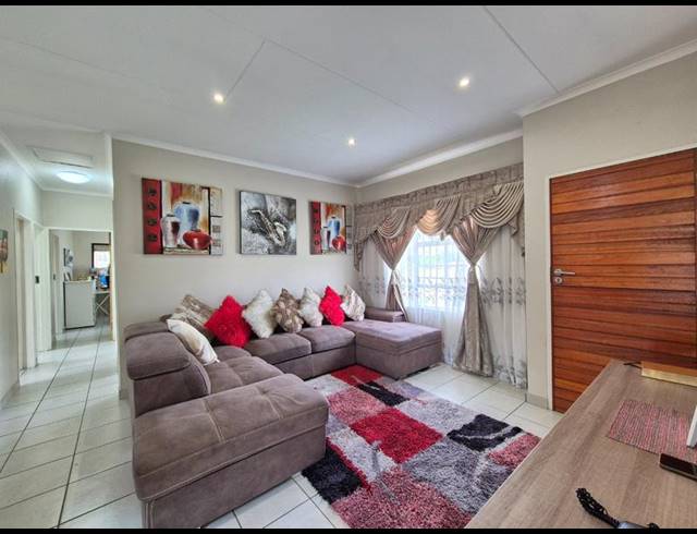 3 BEDROOM HOUSE FOR SALE IN NGWENYA RIVER ESTATE